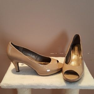 Bandolino Patent leather open toe shoes